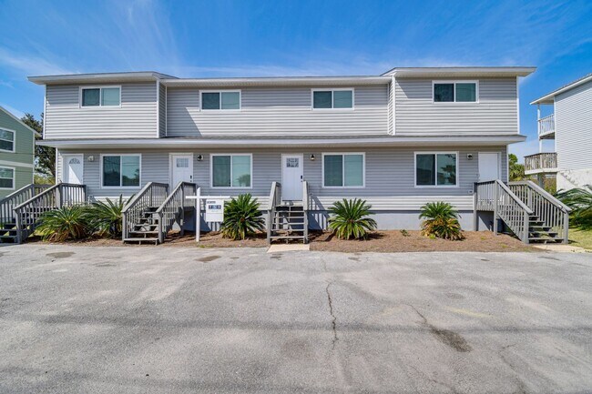 Building Photo - FULLY FURNISHED!!! 2 BEDROOM TOWNHOME IN P...