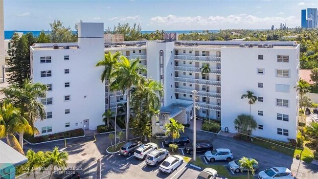 Building Photo - 3199 S Ocean Dr