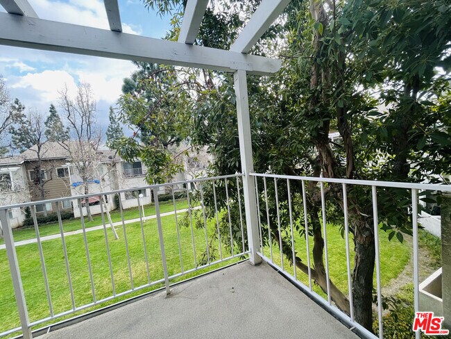 Building Photo - 2410 N Towne Ave