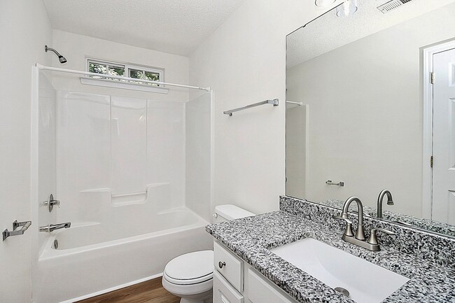 Building Photo - Luxury Townhome minutes from Uptown!