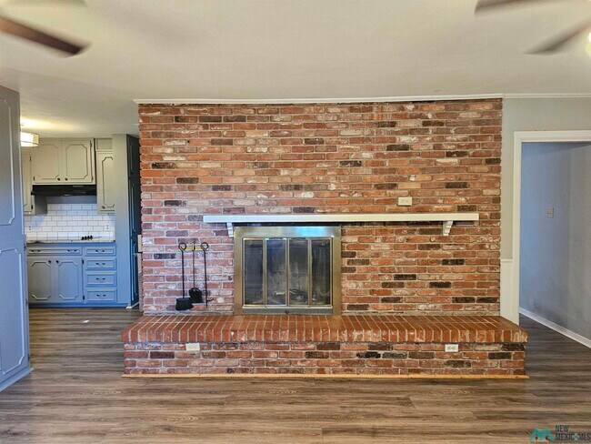 Building Photo - 1801 Eastridge Dr