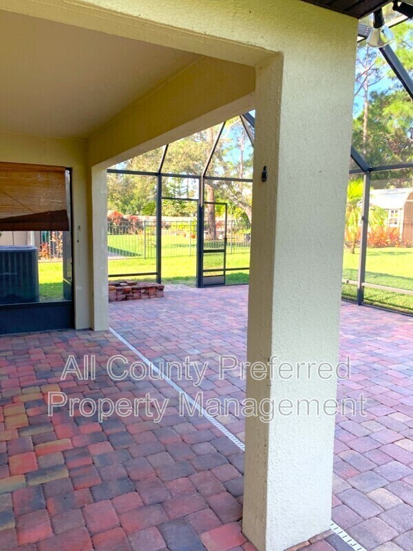 Building Photo - 2402 Okalani St