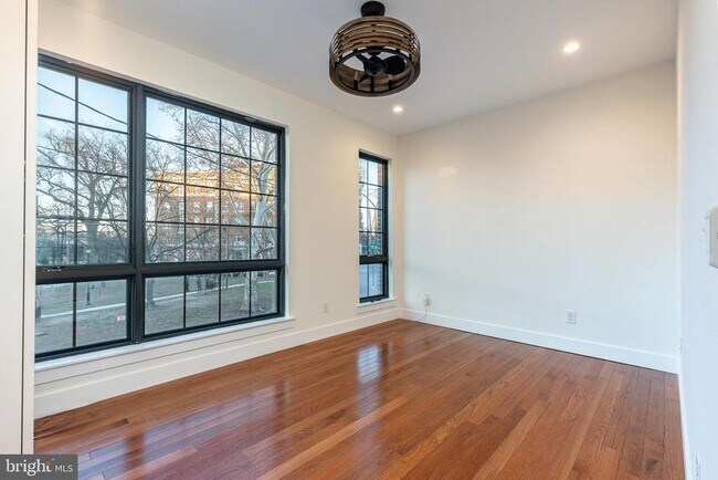 Building Photo - 412 Sepviva St