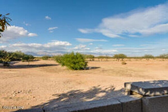 Building Photo - Spacious 4-Bedroom Retreat Near Raytheon & DMAFB