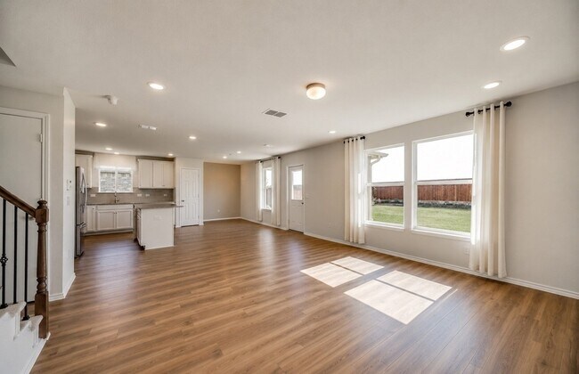 Building Photo - 1806 Aslynn Cir