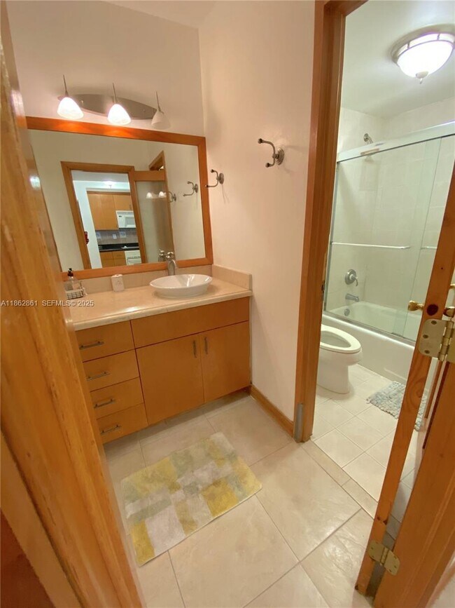 Building Photo - 100 Lincoln Rd