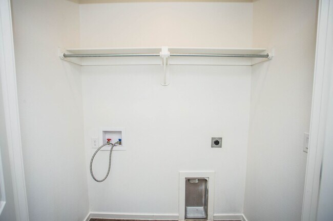 Building Photo - 2126 N Jayton Ave