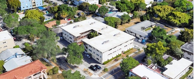 Building Photo - 1958 Monroe St