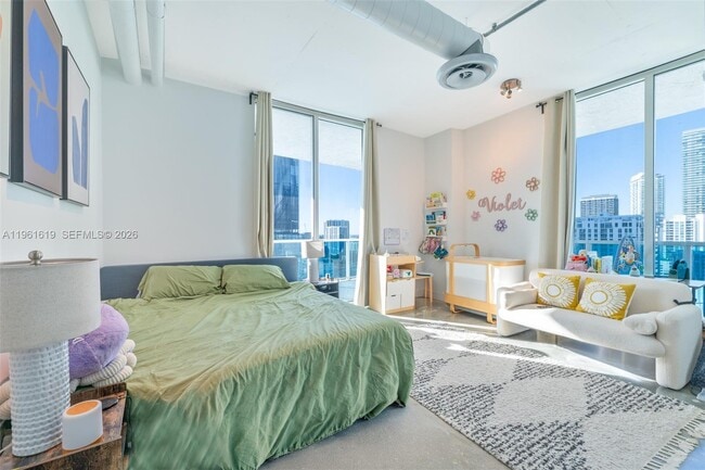 Building Photo - 700 NE 25th St