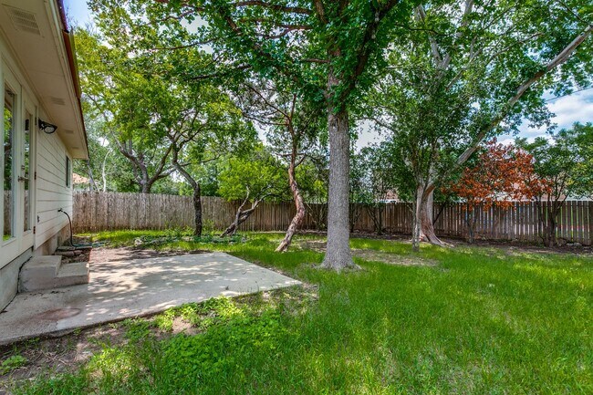 Building Photo - RENOVATED 3-BEDROOM IN PEBBLE OAK, NORTH EAST ISD