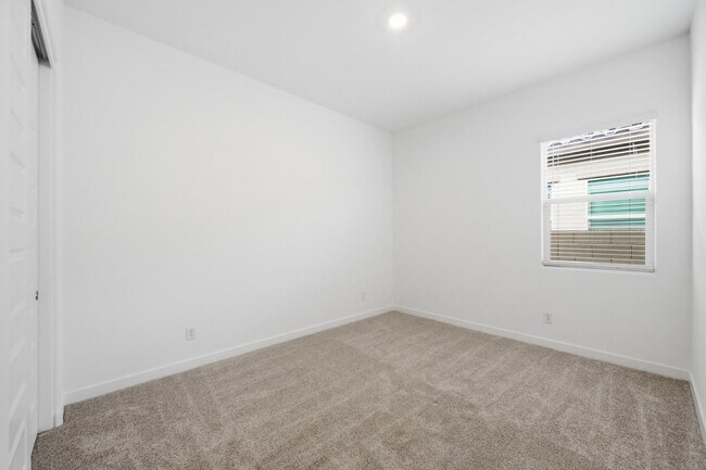 Building Photo - 4323 N 92nd Dr