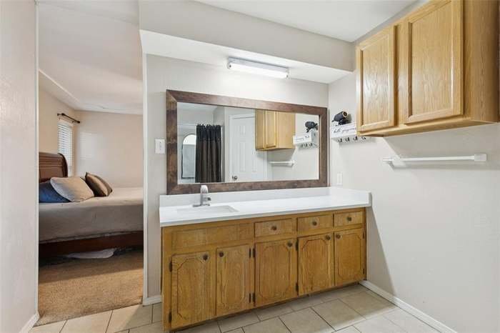 Building Photo - 2409 Avonhill Dr