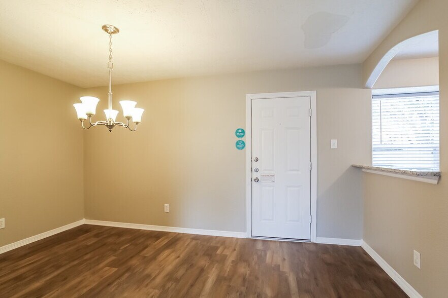 Building Photo - 26614 Cypresswood Dr