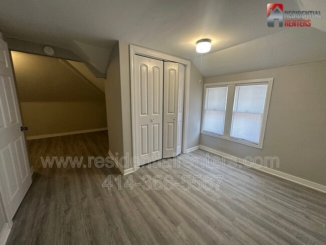 Building Photo - 223 W Keefe Ave