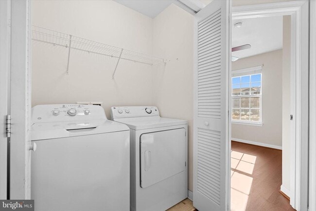 Building Photo - 4382 Daisy Reid Ave