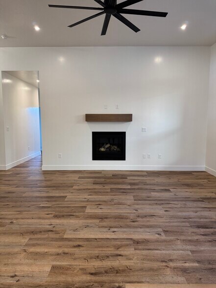 Building Photo - 1603 E Dihedral Dr