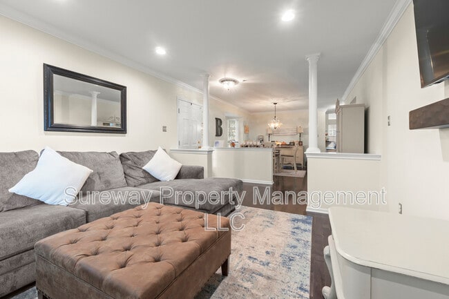 Building Photo - 221 Lookout Pl