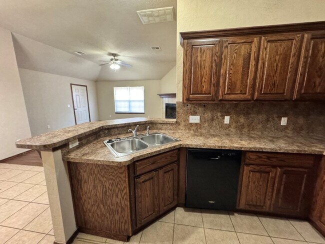 Building Photo - 15012 Kyle Dr
