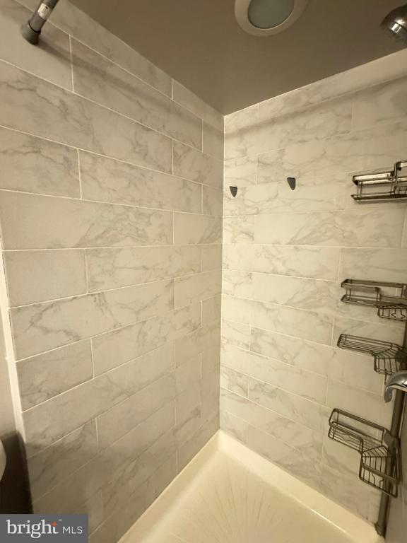 Building Photo - 6674 Ducketts Ln