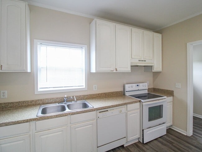 Building Photo - 122 Meadows Ln