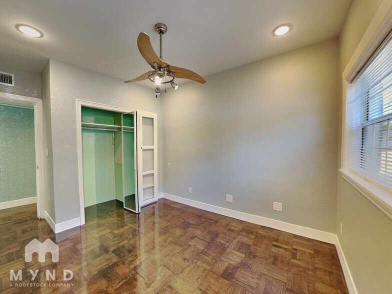 Building Photo - 3404 Leslie Dr