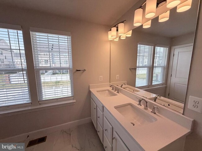 Building Photo - 10825 Foxtrot Cir