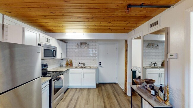 Building Photo - 201 S Hoskins Rd