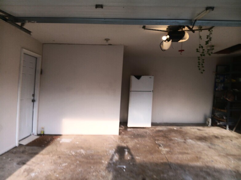 Garage - 402 Granada Dr