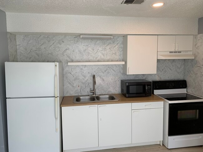 Building Photo - 3311 Chesapeake Cir