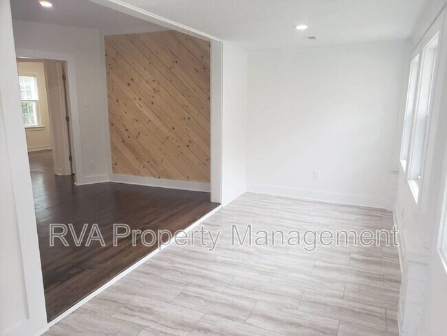 Building Photo - 13 W Berry St