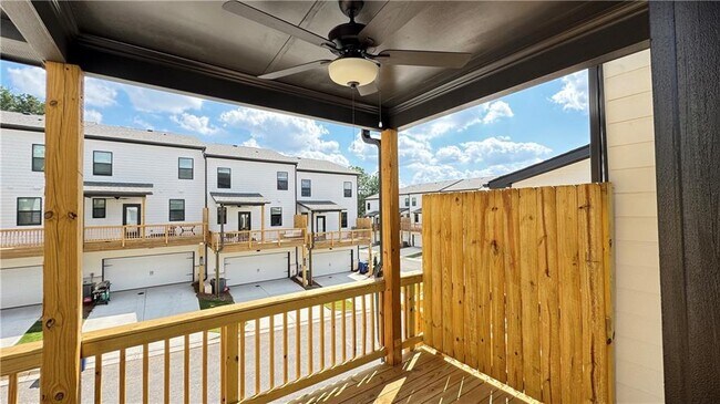 Building Photo - 104 Holt Ln