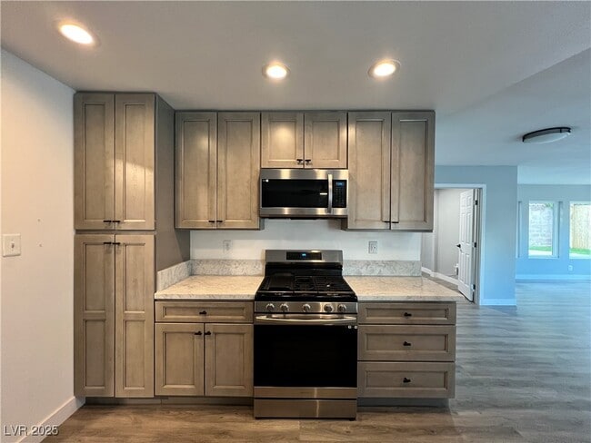 Building Photo - 3140 Hebard Dr