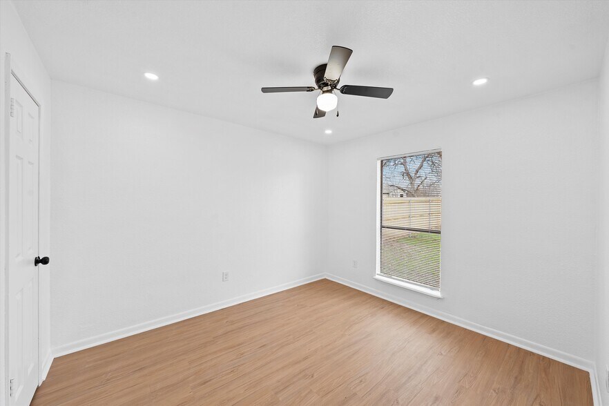 Building Photo - 1205 N 6th St