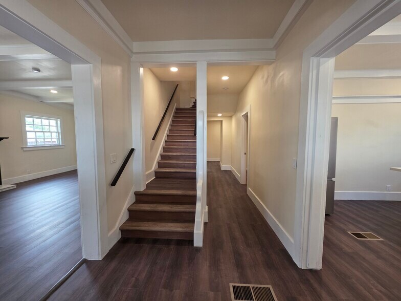 Building Photo - 833 N 4th Ave