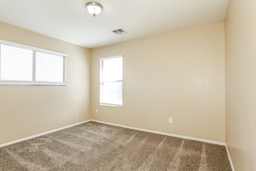 Building Photo - 2746 S Southwind Dr