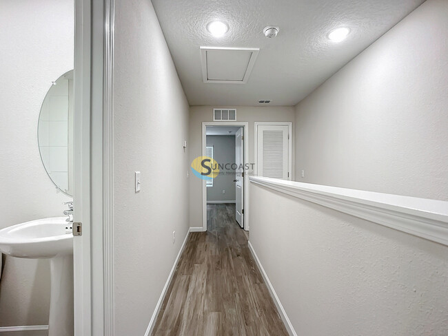 Building Photo - 1236 Pangola Dr