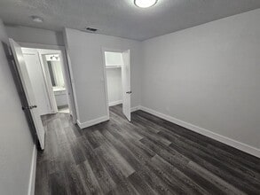 Building Photo - 919 Crestwood Dr