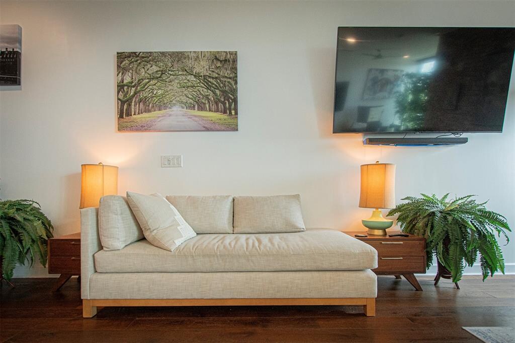 2 Flat Screen TVs - 1322 E 12th St