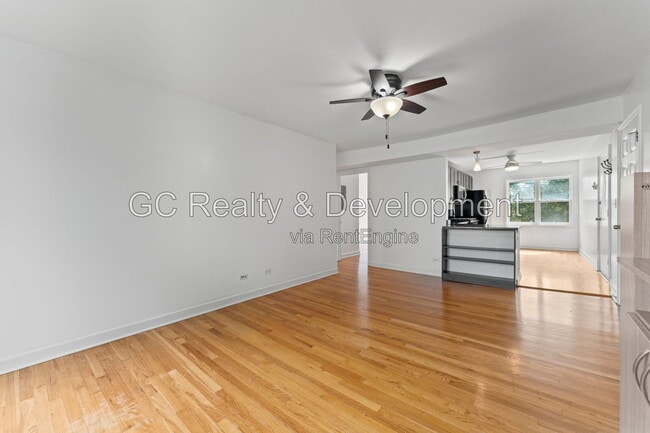 Building Photo - 6429 N Damen Ave