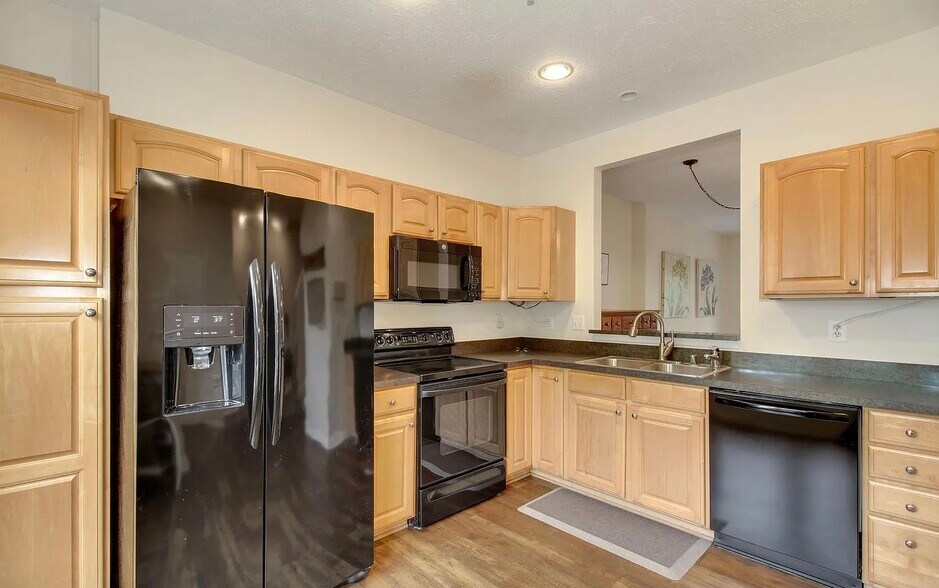 Building Photo - 254 Seneca Ter