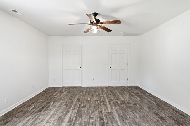 Building Photo - Charming Updated Home with Expansive Yard in Joelton!