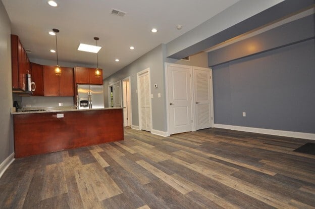 Building Photo - 622 E Oakwood Blvd