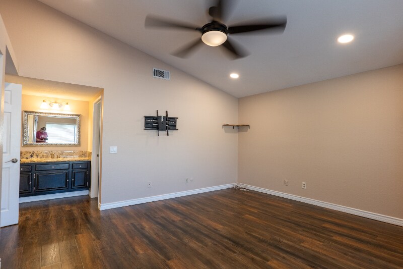 Building Photo - 43524 Yew St