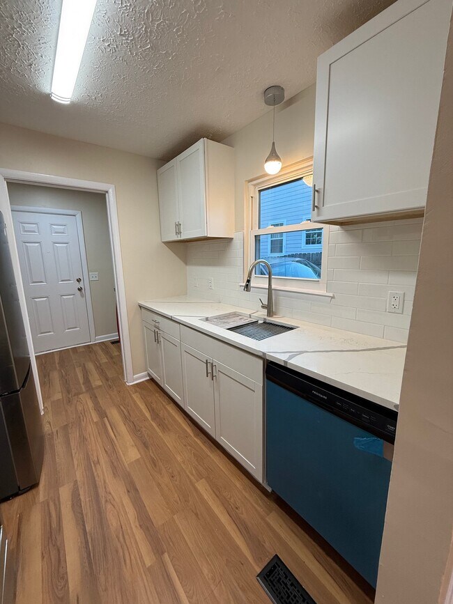 Building Photo - 810 Summer Hill Ln