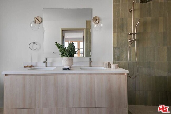 Building Photo - 6320 Garvanza Ave