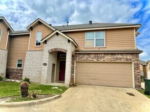 Building Photo - 1812 W Villa Maria Rd