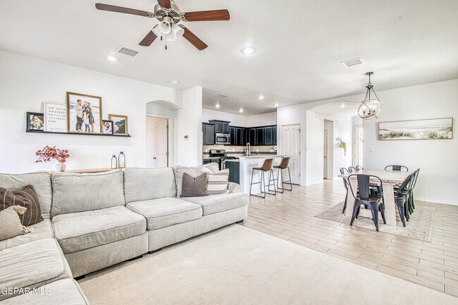 Building Photo - 7517 Red Cedar Dr