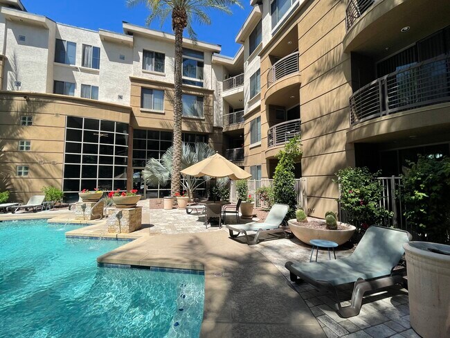 Building Photo - 1701 E Colter St