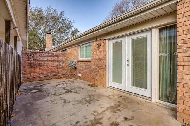 Building Photo - 4409 Altamesa Blvd