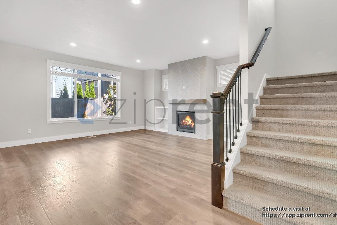 Building Photo - 11781 NW Thelin Ln